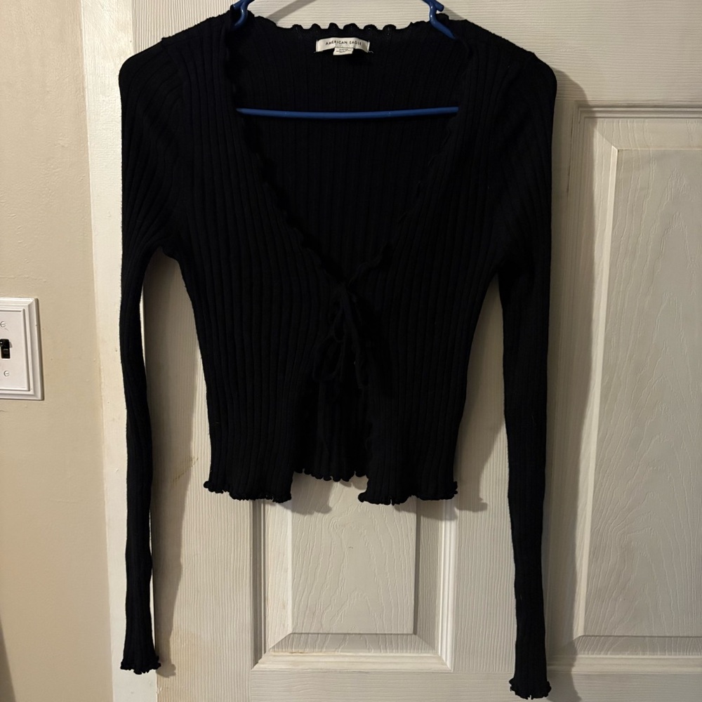 Black American Eagle crop long sleeve